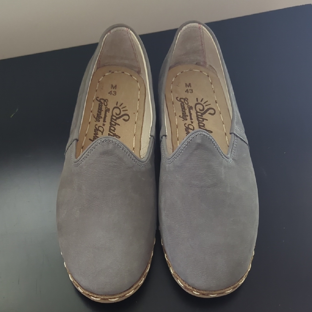 NWOT Sabah Mens Size 43 Grey Loafer